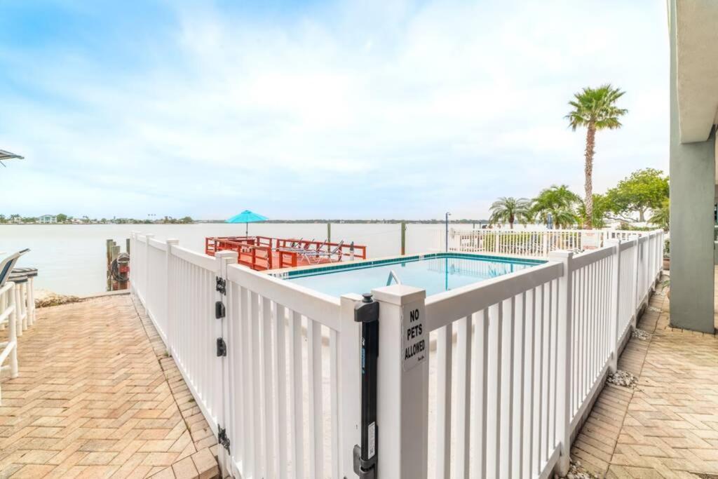 Apartmán 102-Tiny Treasure-Waterfront With Heated Pool St. Pete Beach Exteriér fotografie