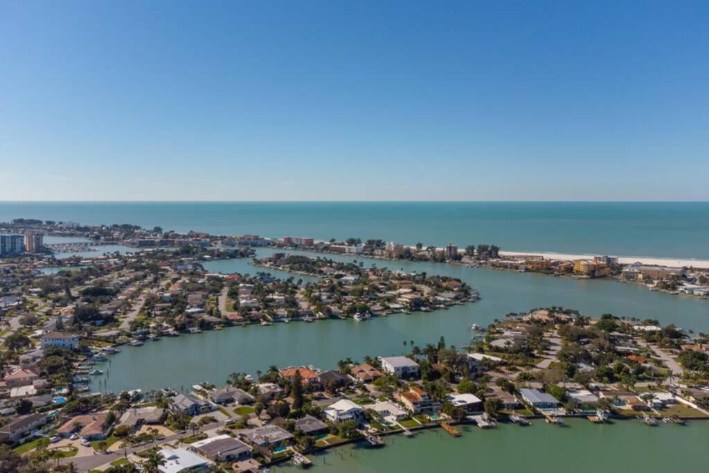 Apartmán 102-Tiny Treasure-Waterfront With Heated Pool St. Pete Beach Exteriér fotografie