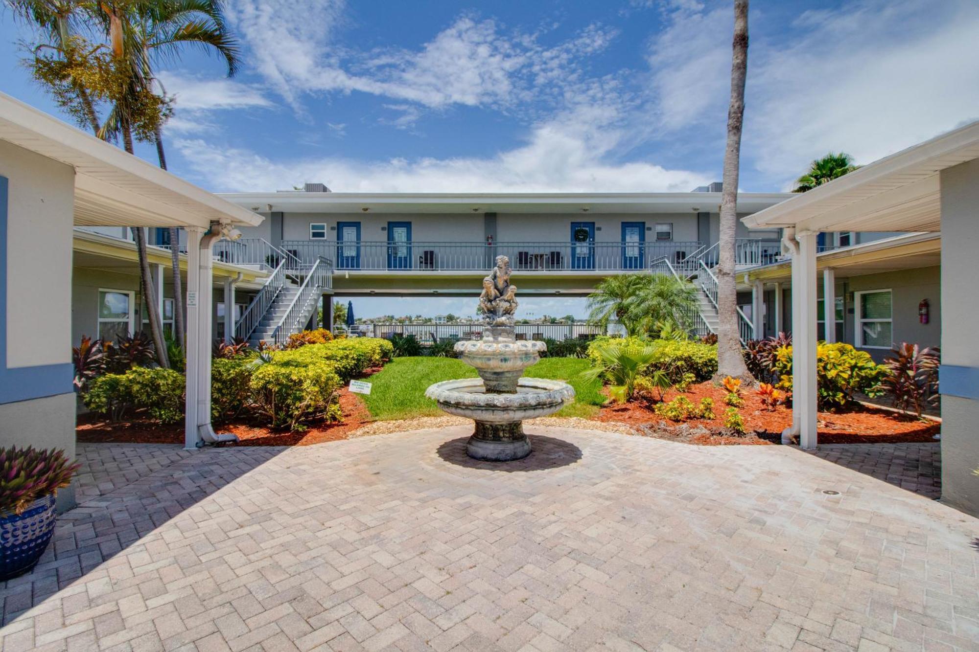 Apartmán 102-Tiny Treasure-Waterfront With Heated Pool St. Pete Beach Exteriér fotografie